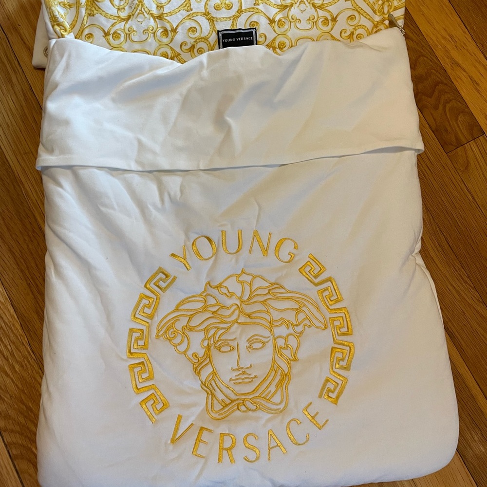 Young Versace Baby Nest